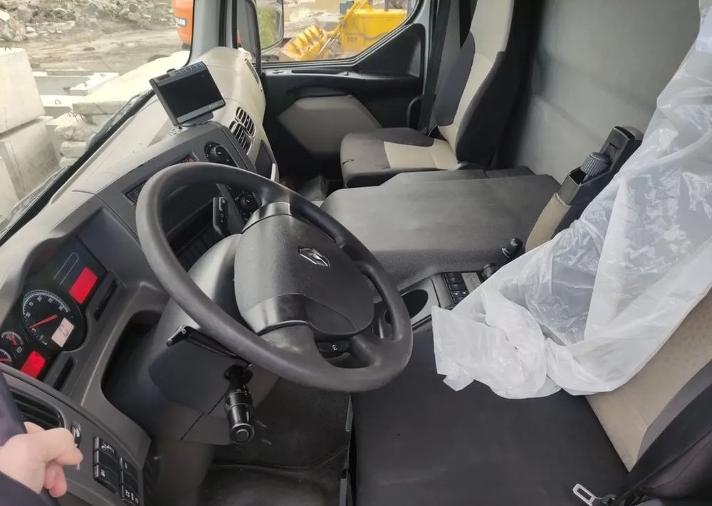 Renault Premium 26.380 Dxi 6x2 rama do zabudowy - Камион со кабинска шасија: слика 5 Renault Premium 26.380 Dxi 6x2 rama do zabudowy - Камион со кабинска шасија: слика 5