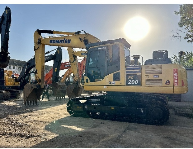 2022 Komatsu PC200-8 - Багер гасеничар: слика 1 2022 Komatsu PC200-8 - Багер гасеничар: слика 1