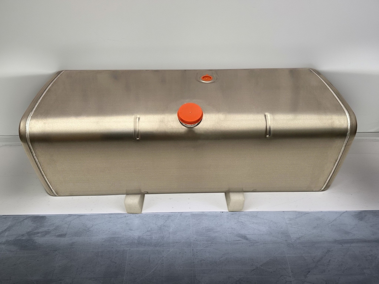 MERCEDES-BENZ - Резервоар за гориво: слика 1 MERCEDES-BENZ - Резервоар за гориво: слика 1