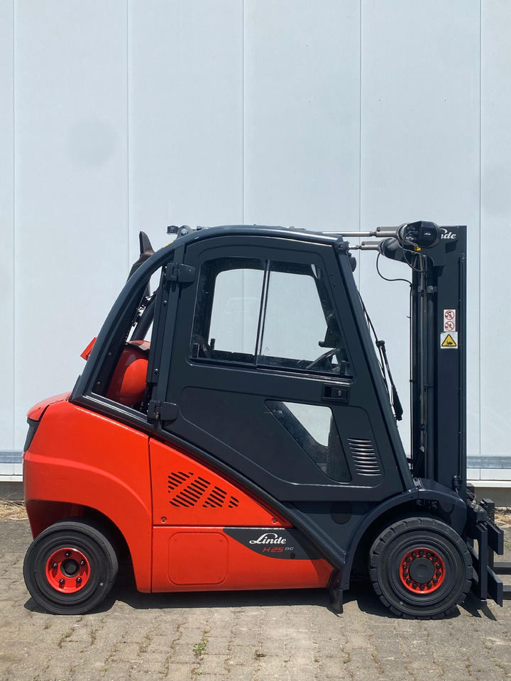 Linde Linde H 25 T - 6-372 h - Seitenschieber - - Плински вилушкар: слика 4 Linde Linde H 25 T - 6-372 h - Seitenschieber - - Плински вилушкар: слика 4