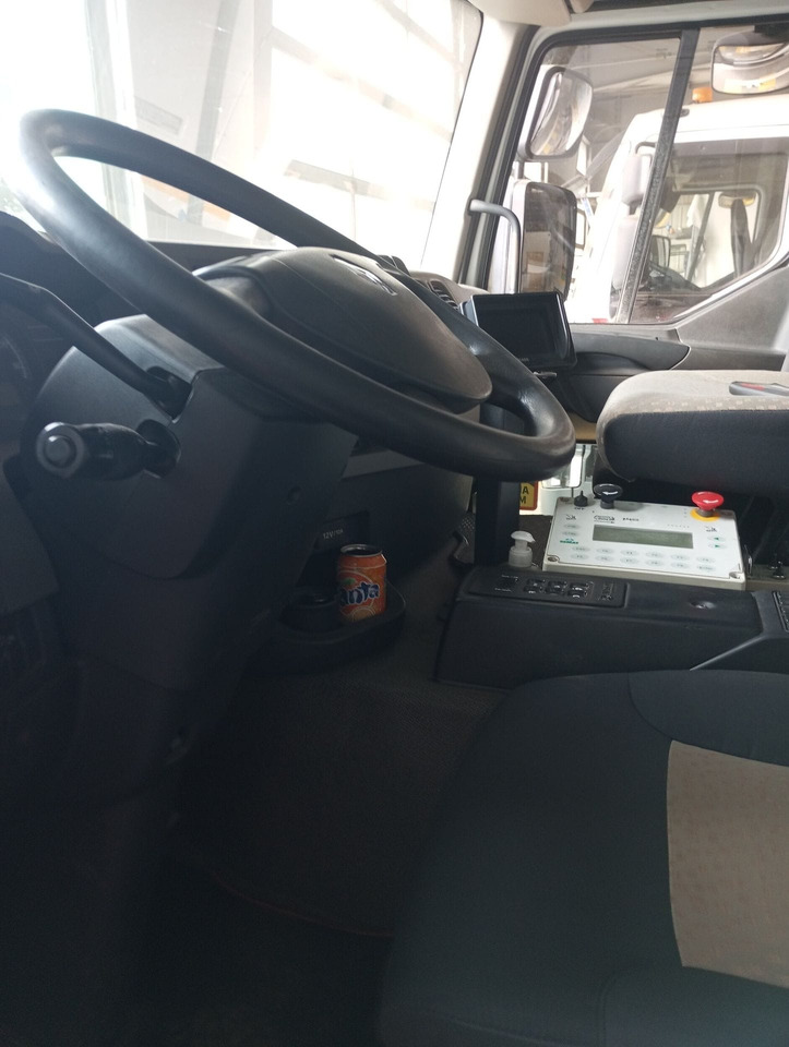 BOM de marque Renault 310 DXI - benne SEMAT bi compartiment - boite de vitesse récente de 5000 km - 2 pneus neufs - dernier passage aux mines en septembre 2023 - arrêt de circulation octobre 2023 - ba - Камион за ѓубре: слика 2 BOM de marque Renault 310 DXI - benne SEMAT bi compartiment - boite de vitesse récente de 5000 km - 2 pneus neufs - dernier passage aux mines en septembre 2023 - arrêt de circulation octobre 2023 - ba - Камион за ѓубре: слика 2