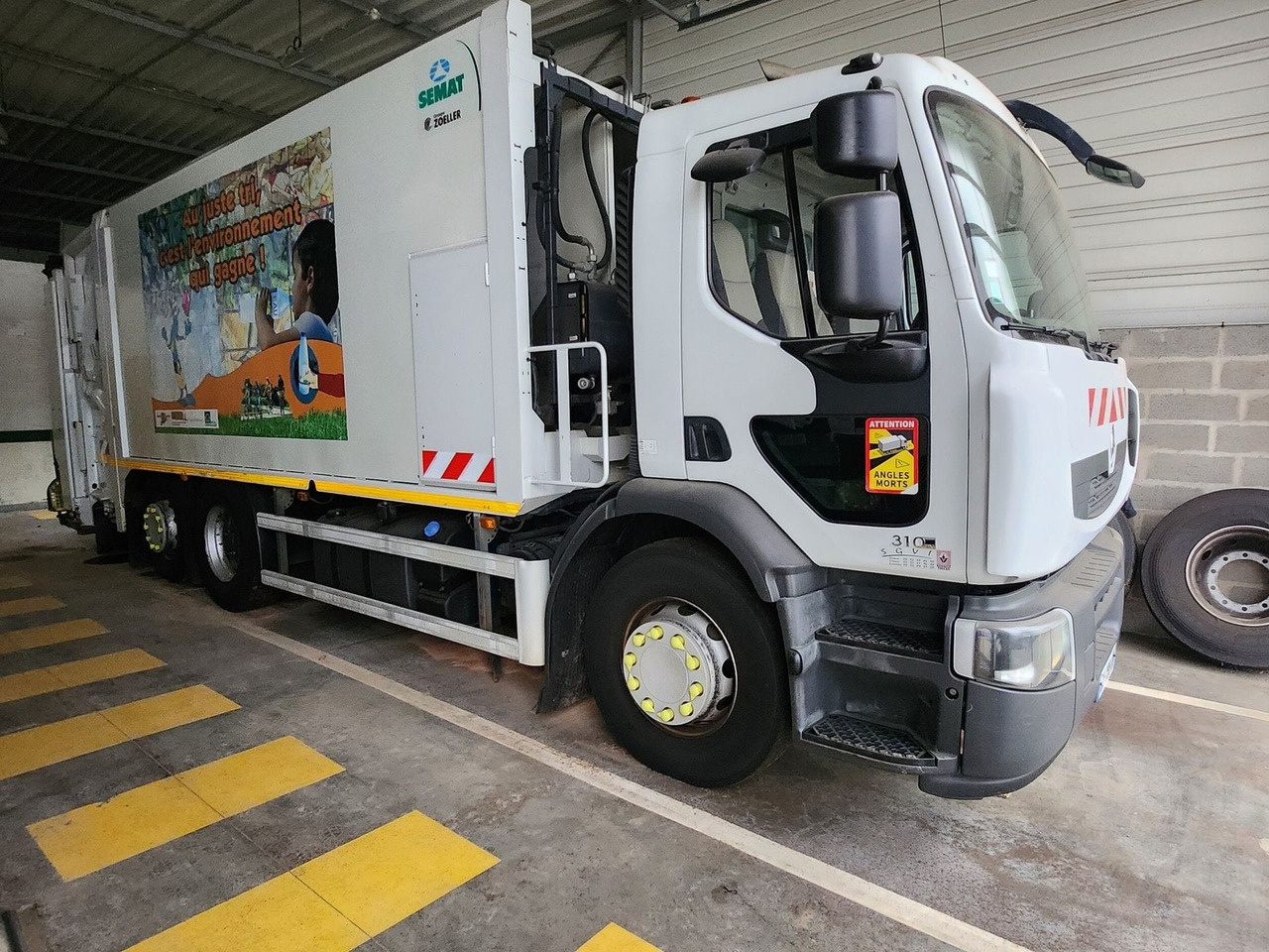 BOM de marque Renault 310 DXI - benne SEMAT bi compartiment - boite de vitesse récente de 5000 km - 2 pneus neufs - dernier passage aux mines en septembre 2023 - arrêt de circulation octobre 2023 - ba - Камион за ѓубре: слика 4 BOM de marque Renault 310 DXI - benne SEMAT bi compartiment - boite de vitesse récente de 5000 km - 2 pneus neufs - dernier passage aux mines en septembre 2023 - arrêt de circulation octobre 2023 - ba - Камион за ѓубре: слика 4