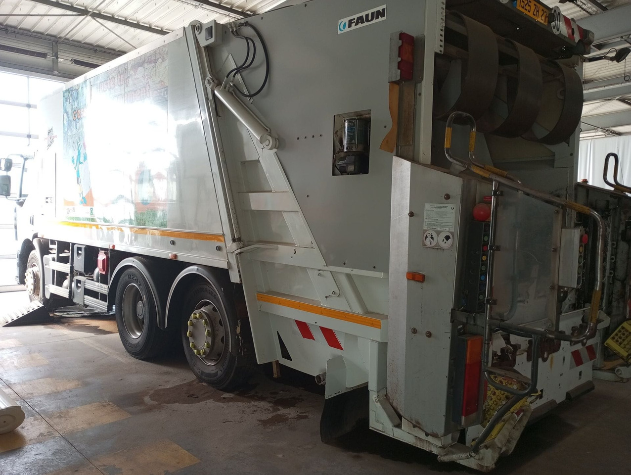 BOM de marque Renault 320 DXI- Benne FAUN Turbo changée en août 2023 - fuite hydraulique avant passage aux mines - arrêt de circulation octobre 2023 - batterie HS - état correct - factures disponibles - Камион за ѓубре: слика 3 BOM de marque Renault 320 DXI- Benne FAUN Turbo changée en août 2023 - fuite hydraulique avant passage aux mines - arrêt de circulation octobre 2023 - batterie HS - état correct - factures disponibles - Камион за ѓубре: слика 3