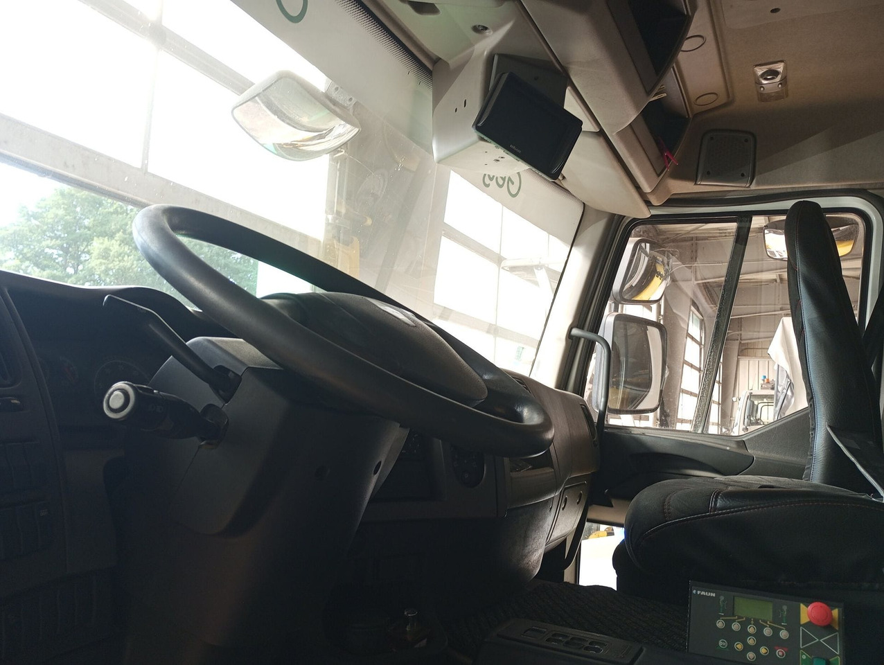 BOM de marque Renault 320 DXI- Benne FAUN Turbo changée en août 2023 - fuite hydraulique avant passage aux mines - arrêt de circulation octobre 2023 - batterie HS - état correct - factures disponibles - Камион за ѓубре: слика 4 BOM de marque Renault 320 DXI- Benne FAUN Turbo changée en août 2023 - fuite hydraulique avant passage aux mines - arrêt de circulation octobre 2023 - batterie HS - état correct - factures disponibles - Камион за ѓубре: слика 4