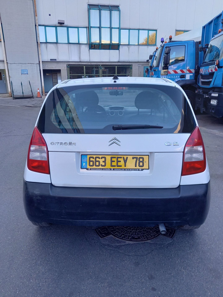 CITROEN C2 -Berline commerciale essence - 3 portes - 2 places - autoradio - BV 5 - 4CV - Carrosserie : Légères griffes sur bas de caisse côté droit (Voir photo) - Leger décalage aile avant gauche (Vo - Автомобил: слика 5 CITROEN C2 -Berline commerciale essence - 3 portes - 2 places - autoradio - BV 5 - 4CV - Carrosserie : Légères griffes sur bas de caisse côté droit (Voir photo) - Leger décalage aile avant gauche (Vo - Автомобил: слика 5