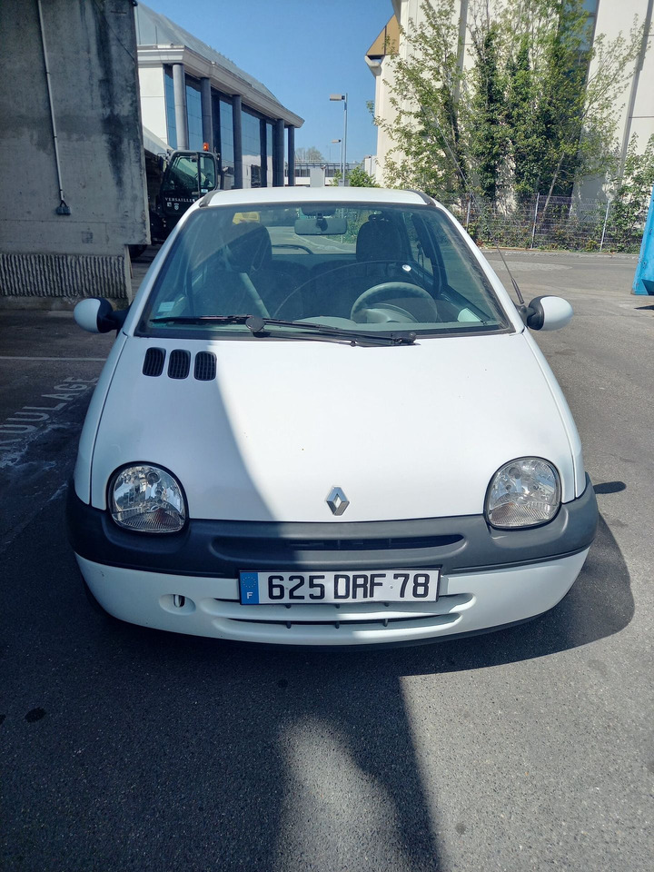 Автомобил RENAULT TWINGO - Berline essence - 3 portes - 4places - Vitr: слика 1