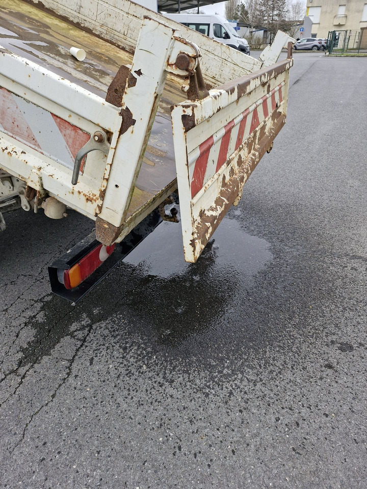 Renault Mascott  3.5T- (Disponible à compter du 24/11/2025) 3 places avec benne basculante hydraulique. BEG. Vendu sans CT. Véhicule roulant. Entretien régulier. Arrêté début 2025 pour souci passage d - Комби кипер: слика 3 Renault Mascott  3.5T- (Disponible à compter du 24/11/2025) 3 places avec benne basculante hydraulique. BEG. Vendu sans CT. Véhicule roulant. Entretien régulier. Arrêté début 2025 pour souci passage d - Комби кипер: слика 3