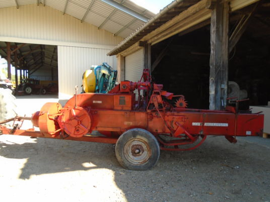 Massey Ferguson 10-8 - Балирка за квадратни бали: слика 1 Massey Ferguson 10-8 - Балирка за квадратни бали: слика 1