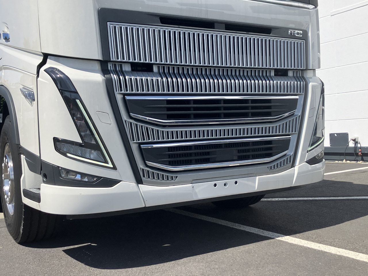 VOLVO FH16 750 8x4 Chassis - Камион со кабинска шасија: слика 3 VOLVO FH16 750 8x4 Chassis - Камион со кабинска шасија: слика 3