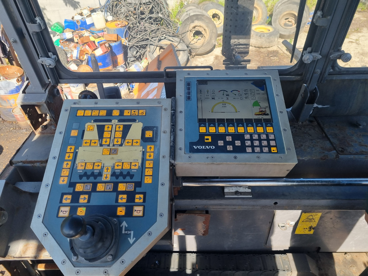 VOLVO TITAN 6870 - Асфалтен поплочувач: слика 5 VOLVO TITAN 6870 - Асфалтен поплочувач: слика 5