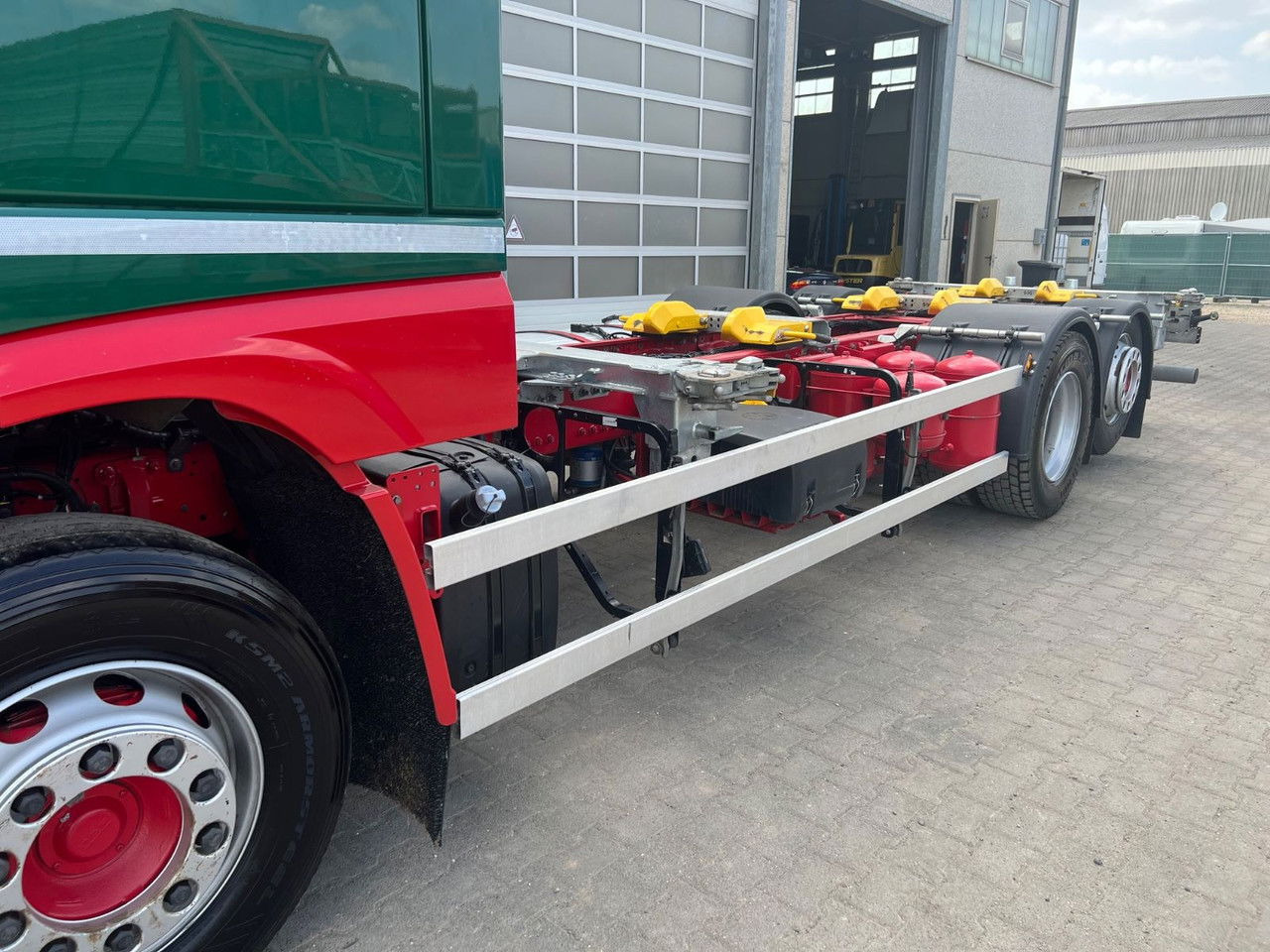 DAF XF 480 FAN SSC BDF C715/745 + Intarder + 2x Tank - Транспортер на контејнер/ Камион со променливо тело: слика 2 DAF XF 480 FAN SSC BDF C715/745 + Intarder + 2x Tank - Транспортер на контејнер/ Камион со променливо тело: слика 2