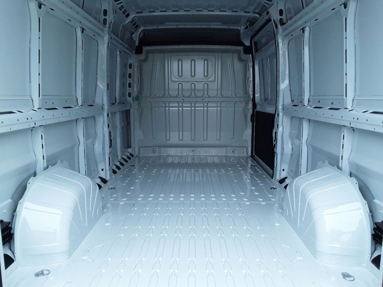 Opel Movano - Товарно комбе: слика 4 Opel Movano - Товарно комбе: слика 4