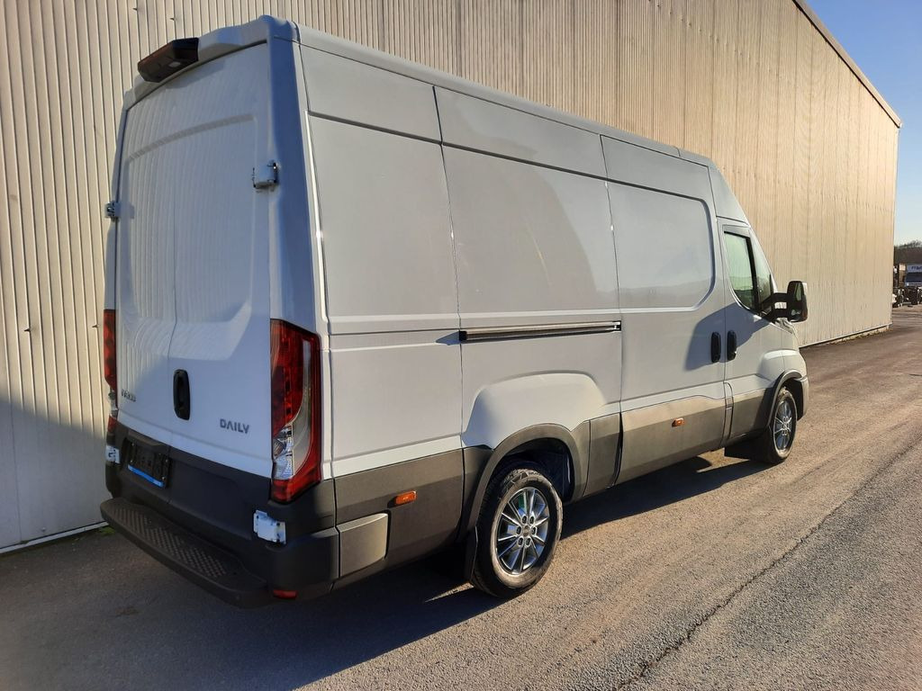 Iveco Daily 35S14 8g HiMatic L3H2 Mod.25 - Товарно комбе: слика 3 Iveco Daily 35S14 8g HiMatic L3H2 Mod.25 - Товарно комбе: слика 3