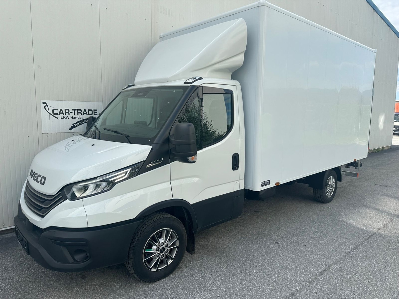 Iveco Daily 35S14 8g HiMatic LBW Mod 2025 - Комбе фургон: слика 1 Iveco Daily 35S14 8g HiMatic LBW Mod 2025 - Комбе фургон: слика 1