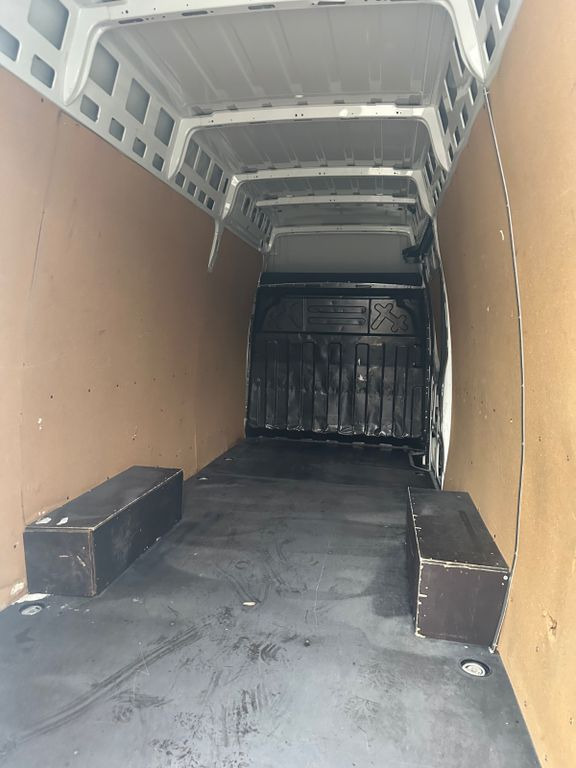 Iveco Daily 35S14 HiMatic L4H3 Maxi - Товарно комбе: слика 5 Iveco Daily 35S14 HiMatic L4H3 Maxi - Товарно комбе: слика 5