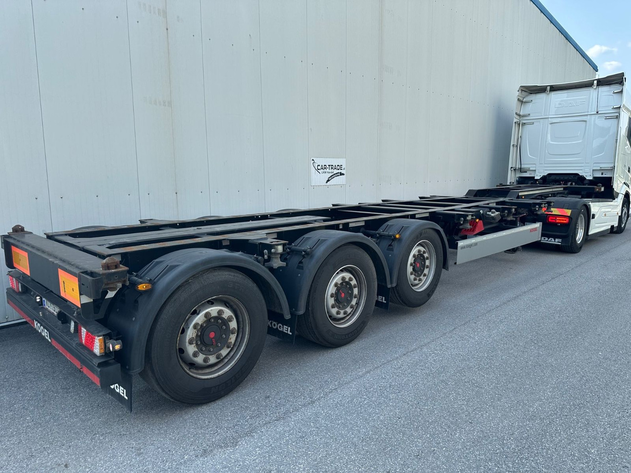 Kögel SN 24 LIFT SAF 2x20 1x30 1x40 6STK - Транспортер на контејнер/ Полуприколка со променливо тело: слика 3 Kögel SN 24 LIFT SAF 2x20 1x30 1x40 6STK - Транспортер на контејнер/ Полуприколка со променливо тело: слика 3