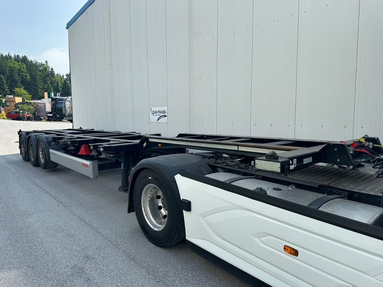 Kögel SN 24 LIFT SAF 2x20 1x30 1x40 6STK - Транспортер на контејнер/ Полуприколка со променливо тело: слика 4 Kögel SN 24 LIFT SAF 2x20 1x30 1x40 6STK - Транспортер на контејнер/ Полуприколка со променливо тело: слика 4