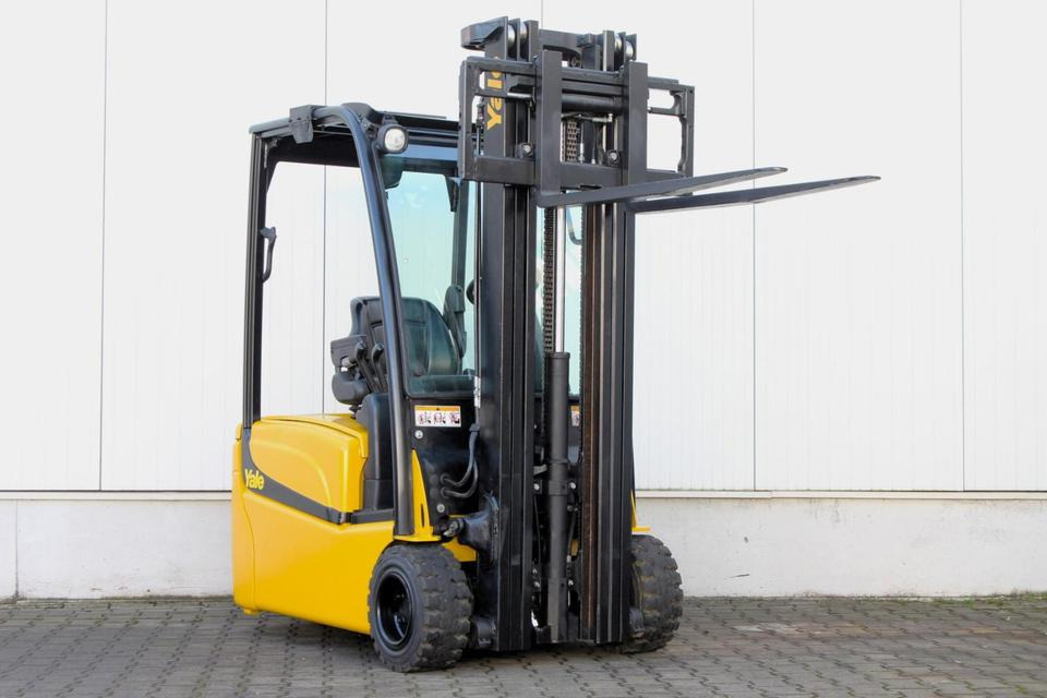 YALE ERP18VT Triplex 5,2m 1800kg - Електричен вилушкар: слика 4 YALE ERP18VT Triplex 5,2m 1800kg - Електричен вилушкар: слика 4