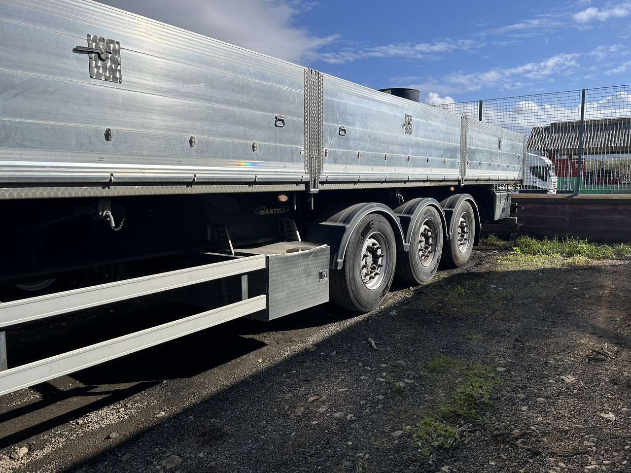 Mantella Trailers Srl SR Ribalt Bilaterale in acciaio sponde in alluminio - Кипер полуприколка: слика 2 Mantella Trailers Srl SR Ribalt Bilaterale in acciaio sponde in alluminio - Кипер полуприколка: слика 2
