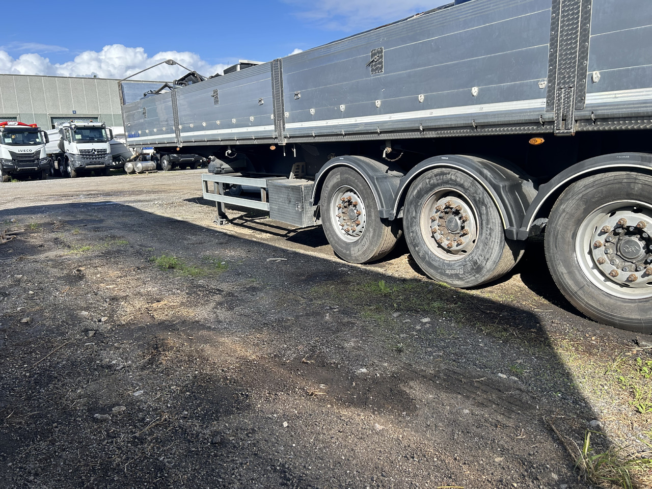 Mantella Trailers Srl SR Ribalt Bilaterale in acciaio sponde in alluminio - Кипер полуприколка: слика 3 Mantella Trailers Srl SR Ribalt Bilaterale in acciaio sponde in alluminio - Кипер полуприколка: слика 3