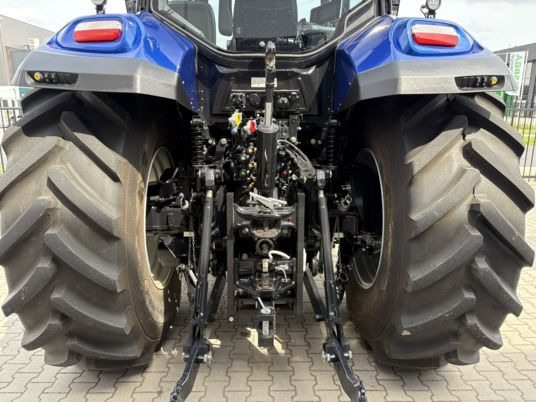 New Holland T7.300 PLMi - Трактор: слика 4 New Holland T7.300 PLMi - Трактор: слика 4