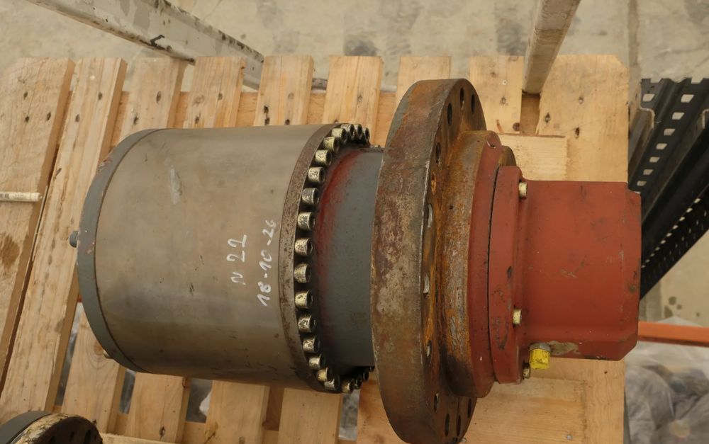 Reduktor obrotu SAT 275/261Liebherr R 906,R916,R922,R924,R926 - Трансмисија: слика 1 Reduktor obrotu SAT 275/261Liebherr R 906,R916,R922,R924,R926 - Трансмисија: слика 1