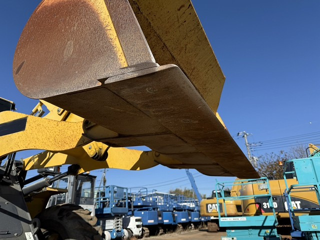 Натоварувач на тркала KOMATSU WA100-6: слика 19