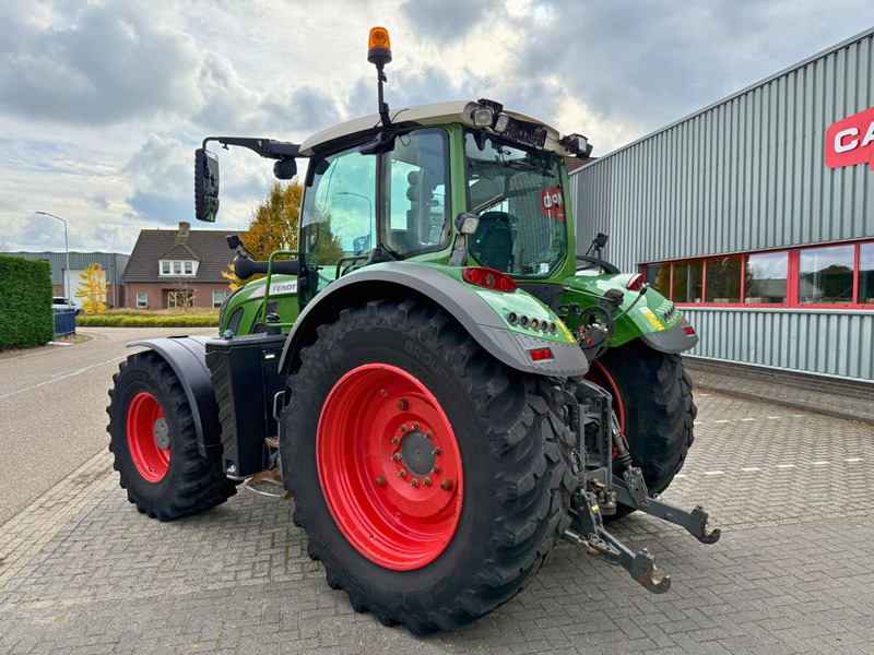 Fendt 724 Vario S4 Profiplus - Трактор: слика 2 Fendt 724 Vario S4 Profiplus - Трактор: слика 2
