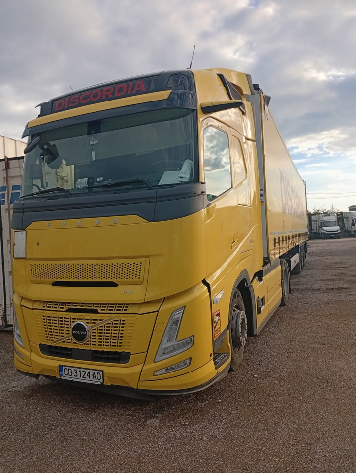 VOLVO FH 460 Aero, Damaged, Located in Bari,Italy - Камион влекач: слика 2 VOLVO FH 460 Aero, Damaged, Located in Bari,Italy - Камион влекач: слика 2