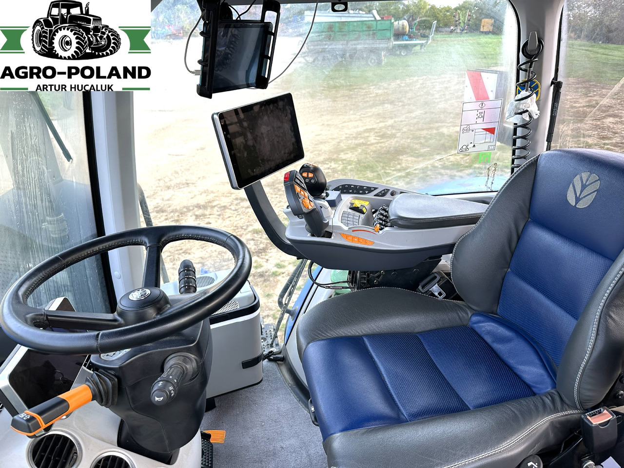 NEW HOLLAND T 8.435 HD SMARTTRAX - 2024 ROK - 1126 h - Трактор: слика 3 NEW HOLLAND T 8.435 HD SMARTTRAX - 2024 ROK - 1126 h - Трактор: слика 3