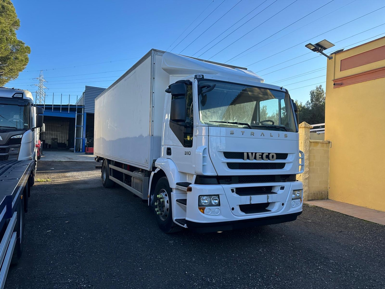 IVECO STRALIS 310 - Камион сандучар: слика 1 IVECO STRALIS 310 - Камион сандучар: слика 1