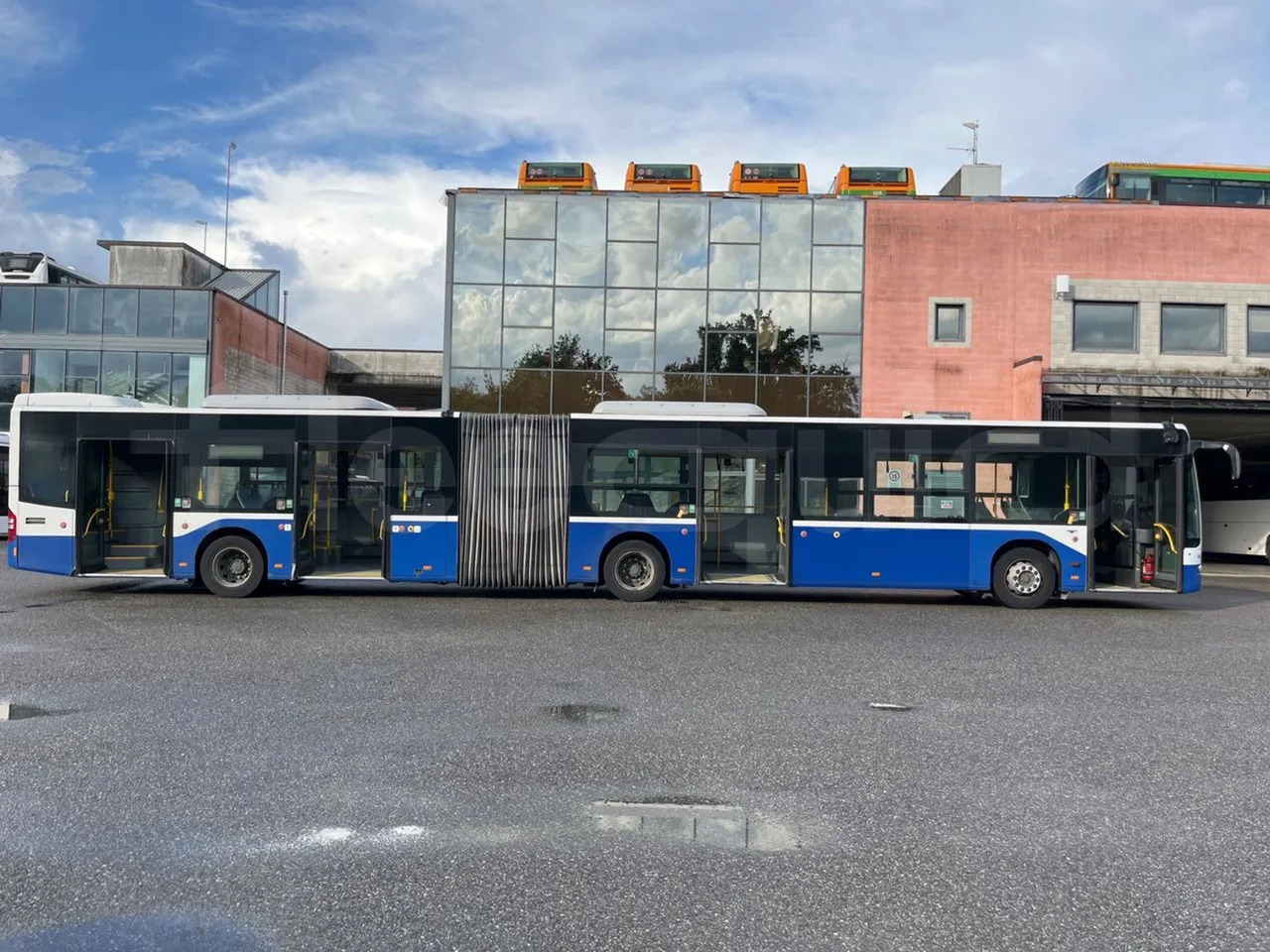 Зглобен автобус Mercedes-Benz Conecto: слика 12