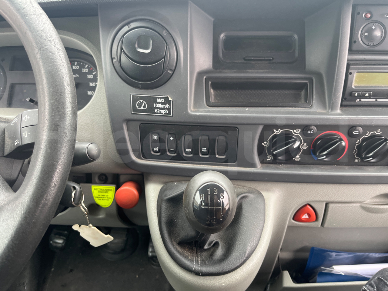 Nissan Interstar - Минибус, Патничко комбе: слика 2 Nissan Interstar - Минибус, Патничко комбе: слика 2