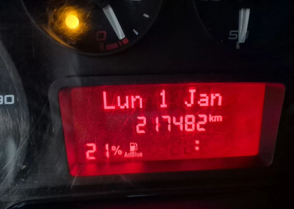 Комбе со отворен сандак Iveco 35C14: слика 10