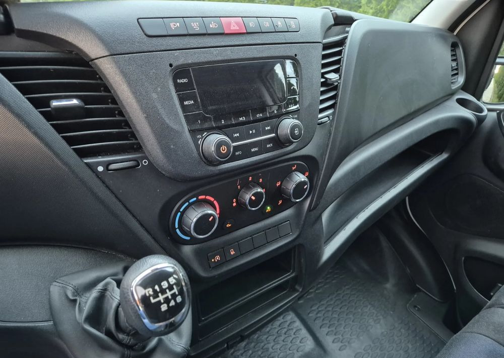 Комбе со отворен сандак Iveco 35C14: слика 8