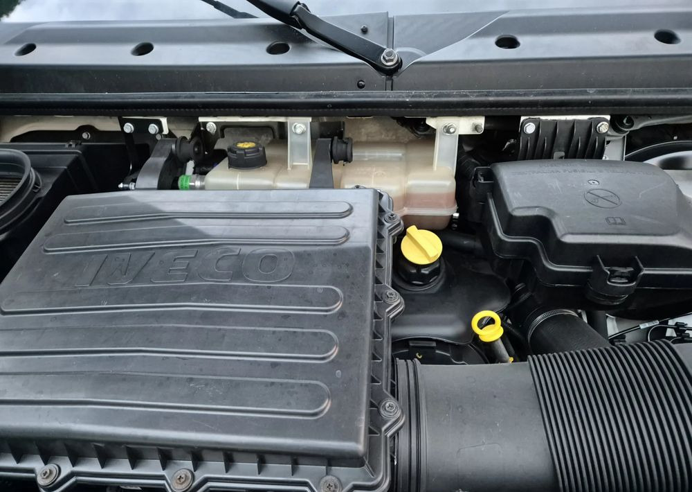 Комбе со отворен сандак Iveco 35C14: слика 16