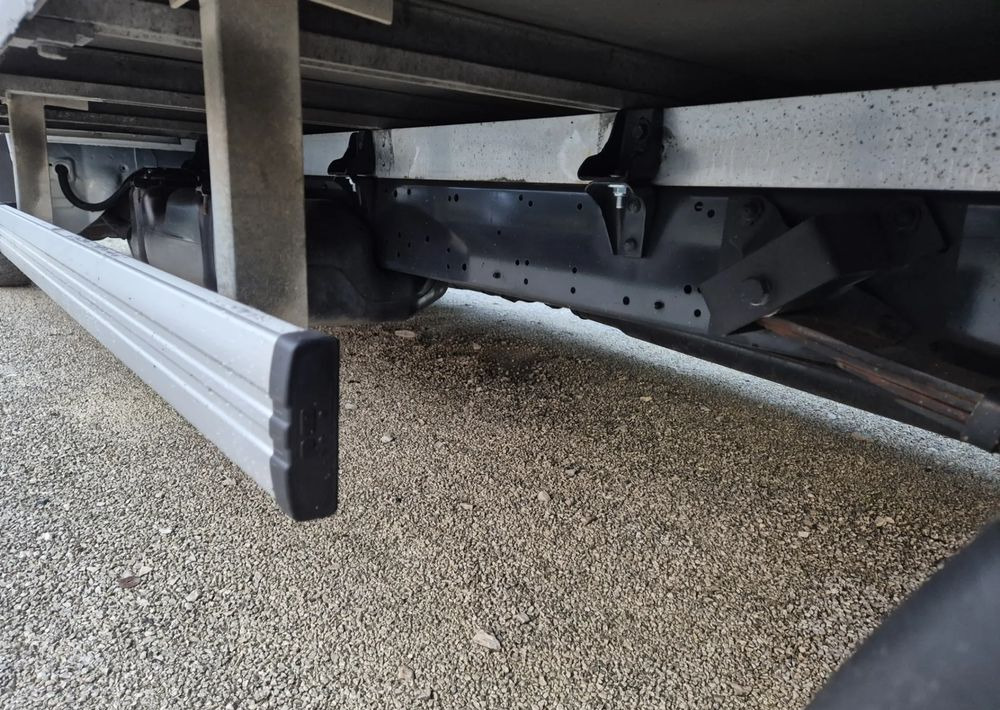 Комбе со отворен сандак Iveco 35C14: слика 7