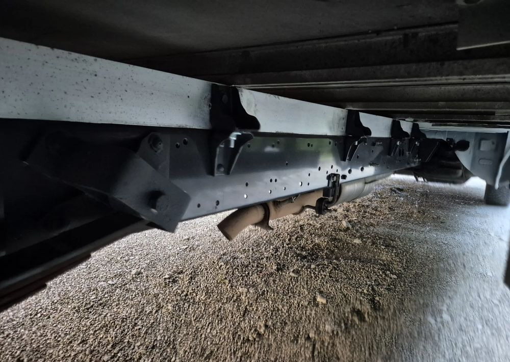 Комбе со отворен сандак Iveco 35C14: слика 9