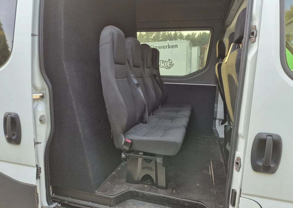 Iveco Iveco 35s18 3.0 180KM Brygadówka manual - Комби со двојна кабина: слика 5 Iveco Iveco 35s18 3.0 180KM Brygadówka manual - Комби со двојна кабина: слика 5