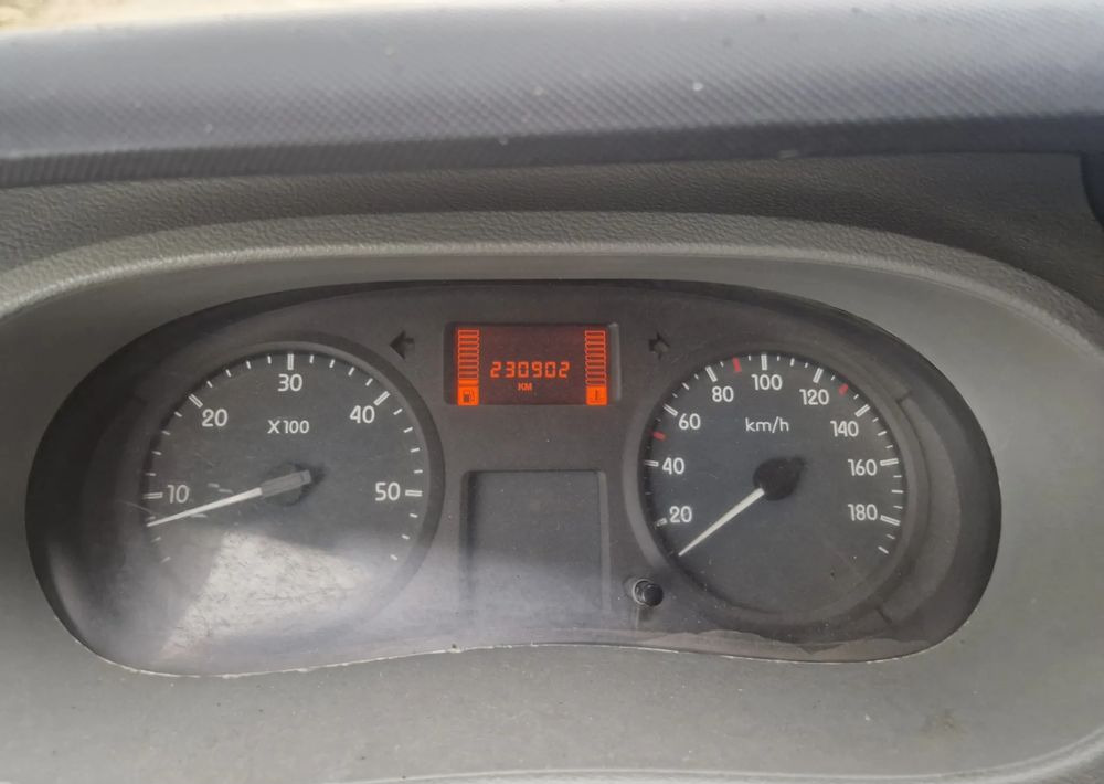 Лизинг на  Renault Mascott 3.0 DXI 150KM Renault Mascott 3.0 DXI 150KM: слика 9