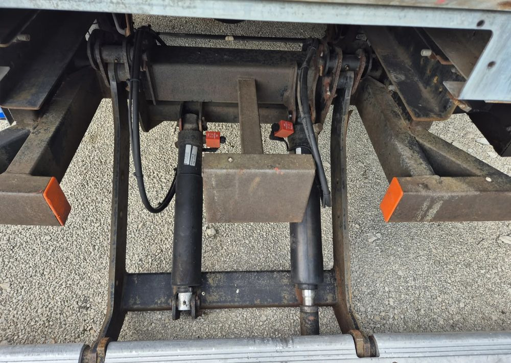 Winda Dhollandia 750kg Iveco , 2015 rok ,stan bdb! - Заден лифт за утовар: слика 4 Winda Dhollandia 750kg Iveco , 2015 rok ,stan bdb! - Заден лифт за утовар: слика 4