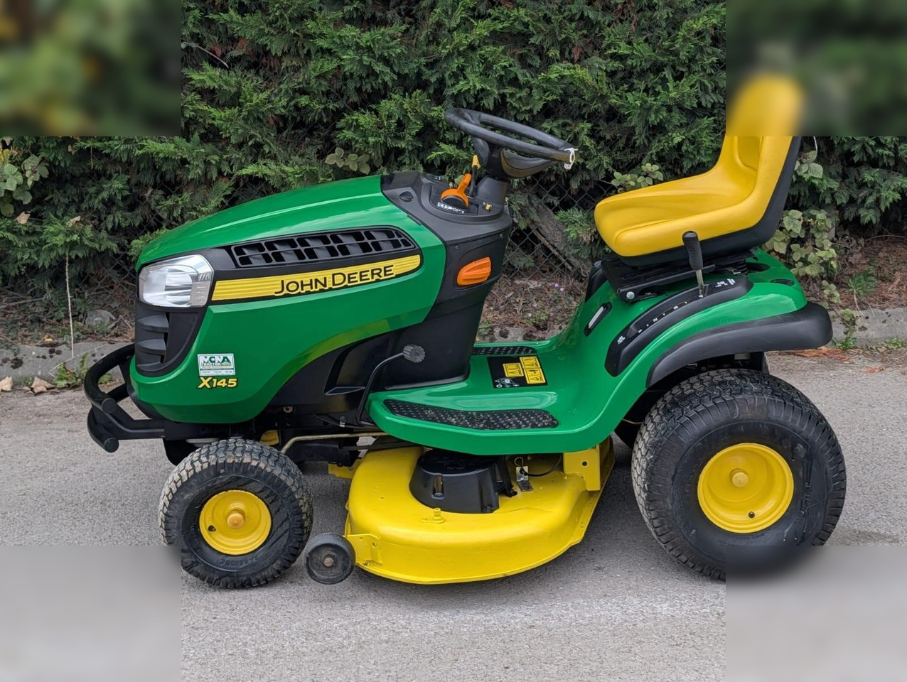 2011 JOHN DEERE X145 - Градинарска косилка: слика 4 2011 JOHN DEERE X145 - Градинарска косилка: слика 4