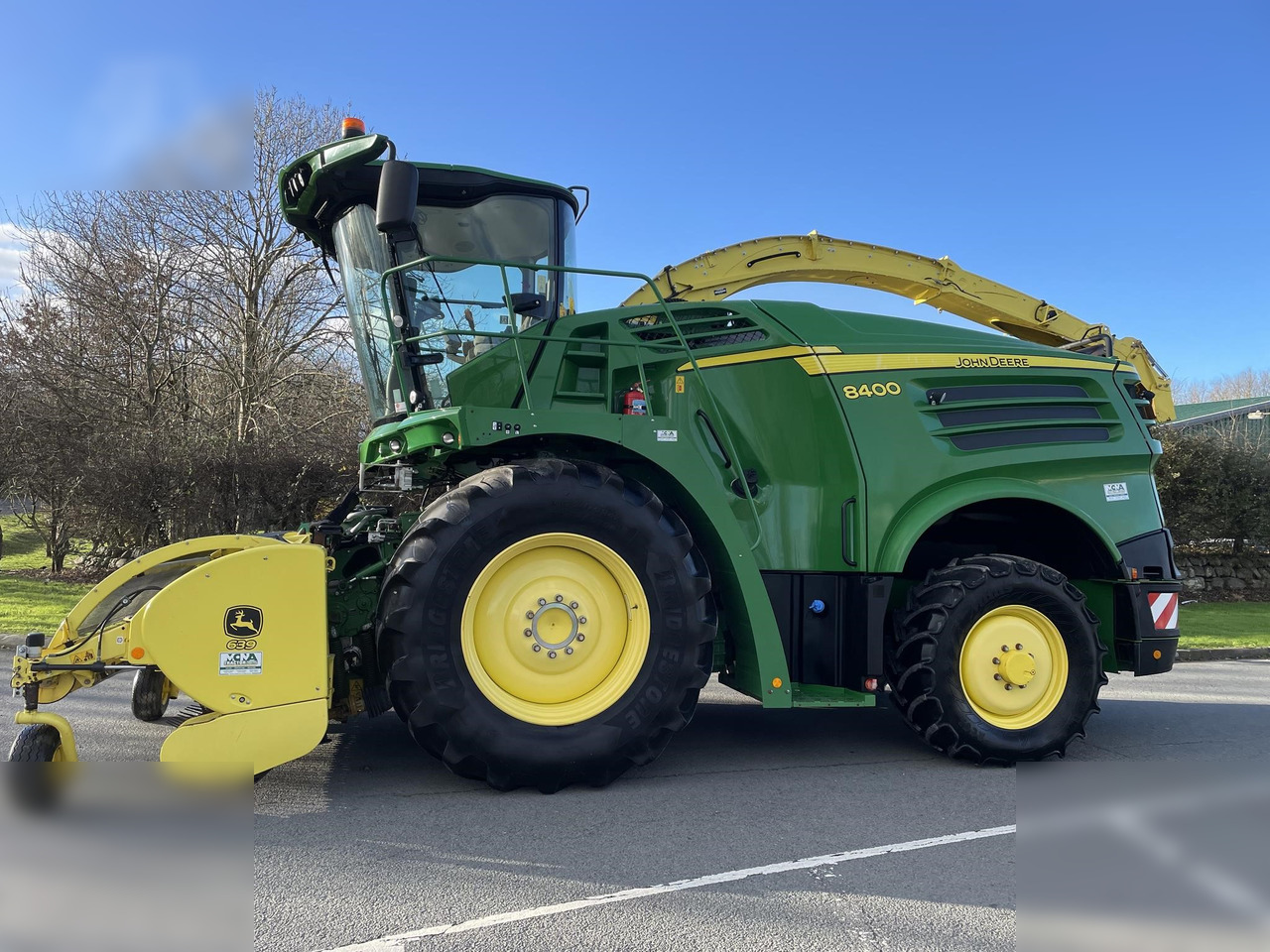2018 JOHN DEERE 8400 - Комбајн за сточна храна: слика 2 2018 JOHN DEERE 8400 - Комбајн за сточна храна: слика 2