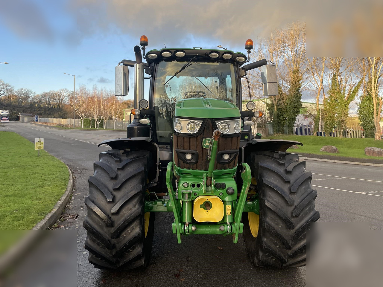 2020 JOHN DEERE 6155R - Трактор: слика 3 2020 JOHN DEERE 6155R - Трактор: слика 3