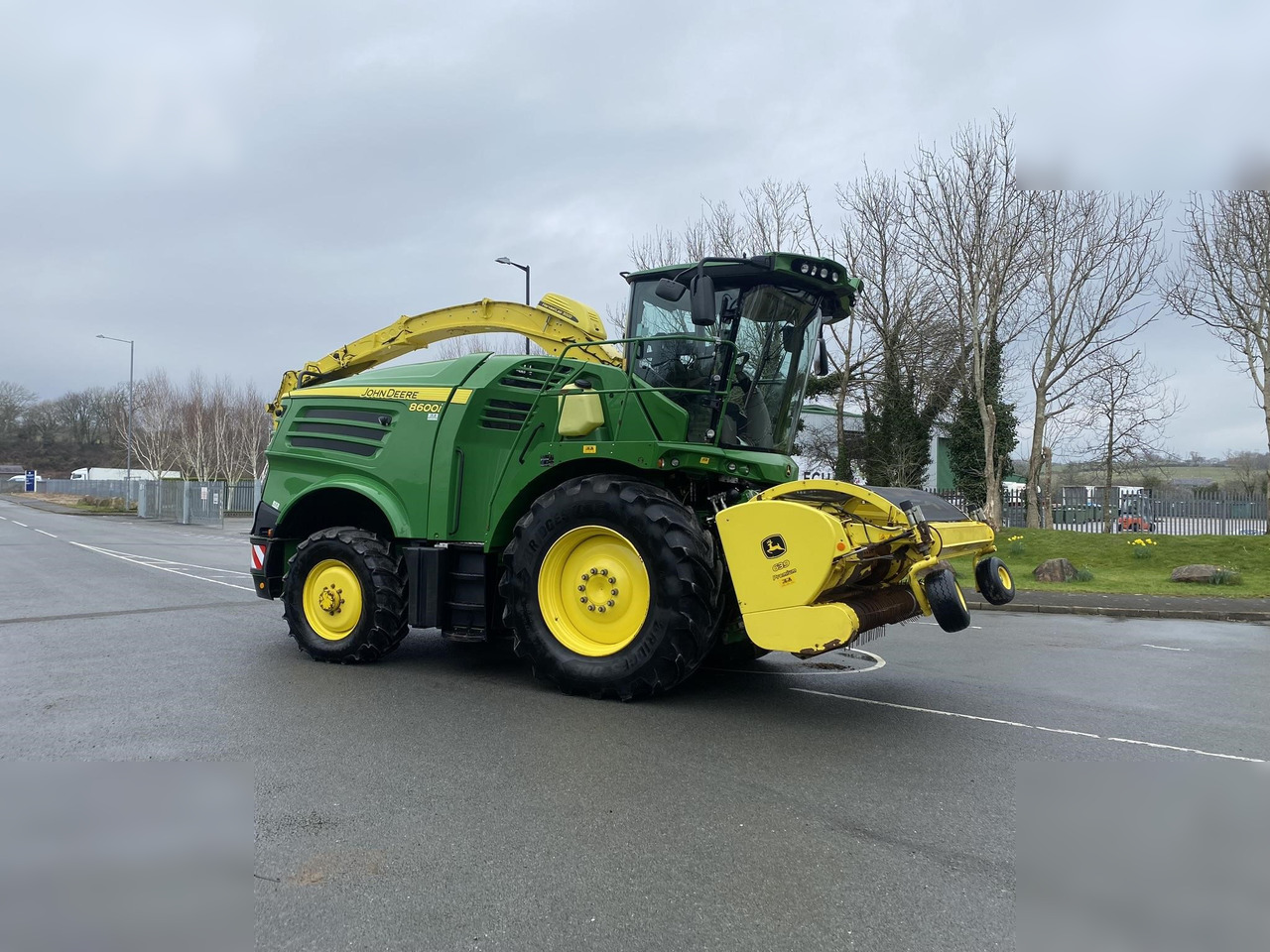 2020 JOHN DEERE 8600 - Комбајн за сточна храна: слика 1 2020 JOHN DEERE 8600 - Комбајн за сточна храна: слика 1