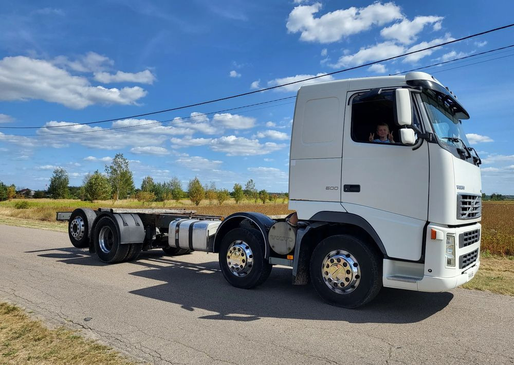 Volvo FH 500 8x2 - Камион со кабинска шасија: слика 1 Volvo FH 500 8x2 - Камион со кабинска шасија: слика 1