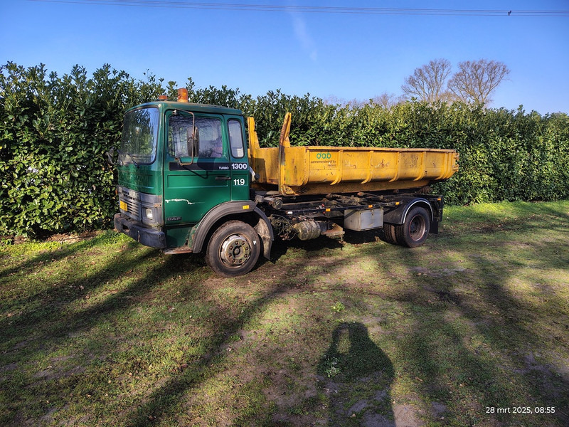 DAF 1300 - Транспортер на контејнер/ Камион со променливо тело: слика 2 DAF 1300 - Транспортер на контејнер/ Камион со променливо тело: слика 2