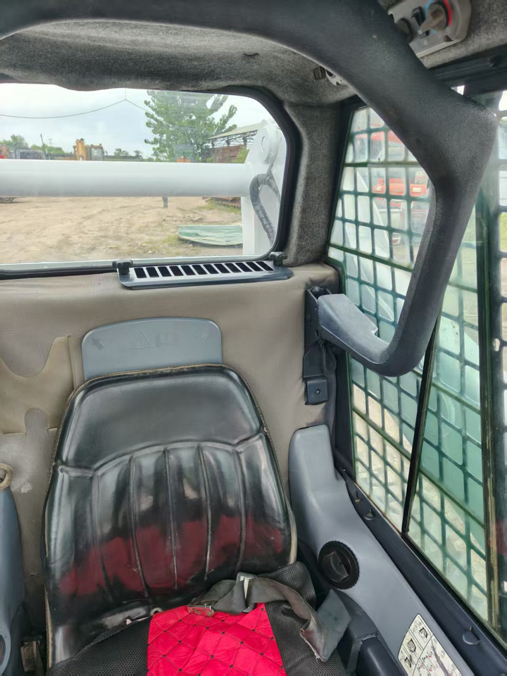 BOBCAT skid steer loader S300 Mining/Agriculture/Urban Construction - Компактен натоварувач: слика 5 BOBCAT skid steer loader S300 Mining/Agriculture/Urban Construction - Компактен натоварувач: слика 5