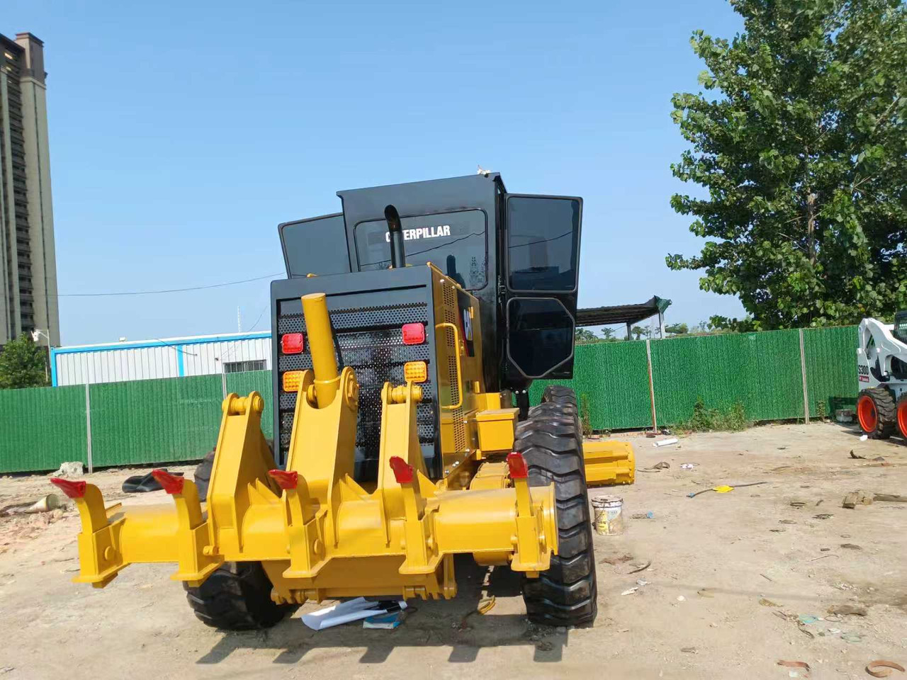 CATERPILLAR 140K used motor grader low price - Порамнувач: слика 3 CATERPILLAR 140K used motor grader low price - Порамнувач: слика 3
