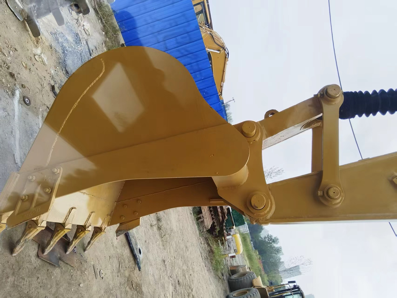 CATERPILLAR 330DL good condition 2024 30 ton excavator for sale - Багер гасеничар: слика 2 CATERPILLAR 330DL good condition 2024 30 ton excavator for sale - Багер гасеничар: слика 2